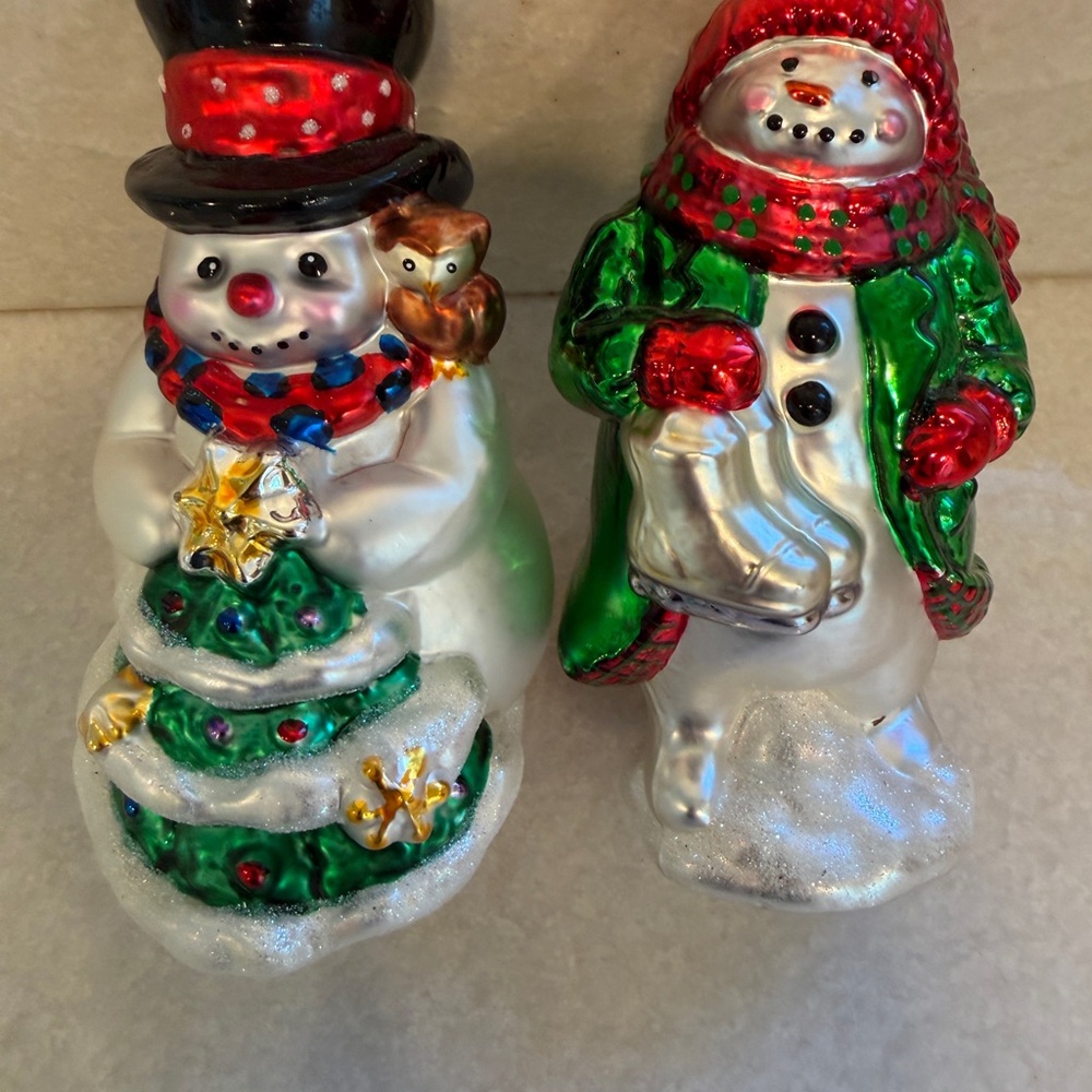 Set of 2 Frosty the  Snowman Holiday glass ornaments